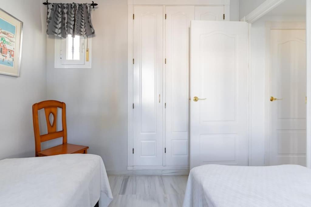 1 Bedroom With Large Roof Terrace *