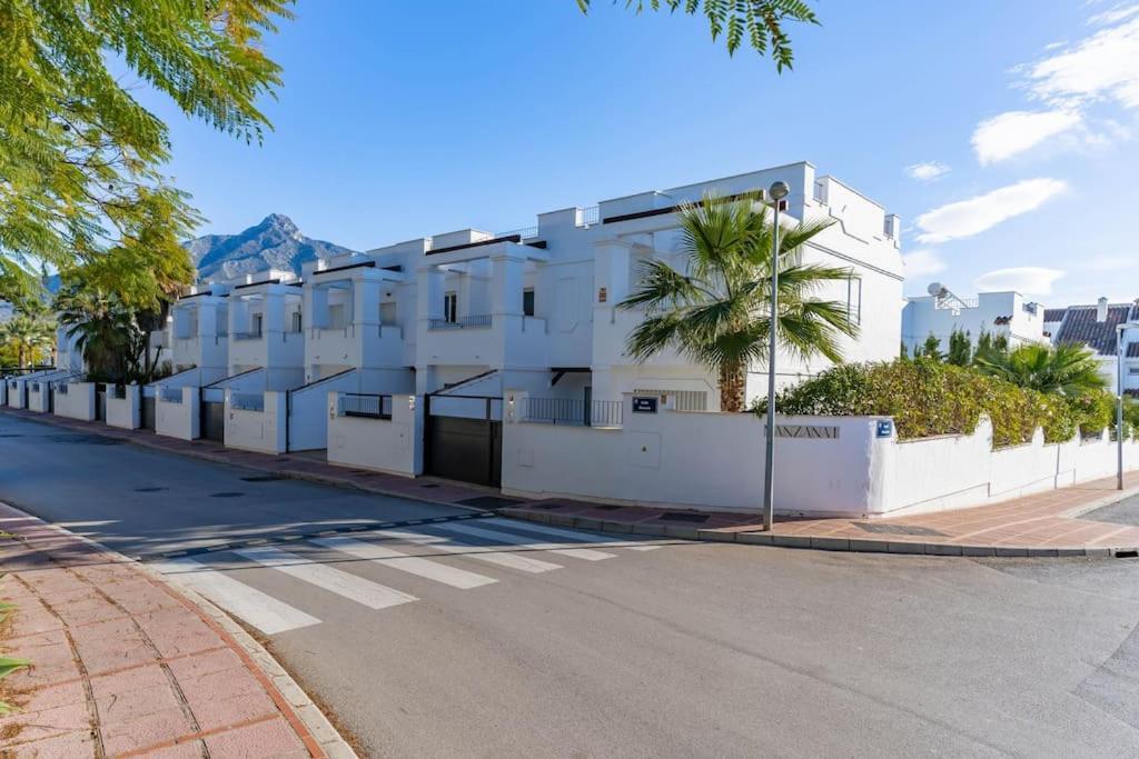 Apartment 1 Bedroom With Large Roof Terrace *